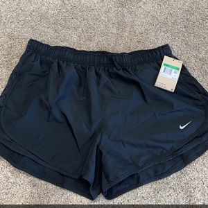 Women’s Nike dri fit size XL, NWT